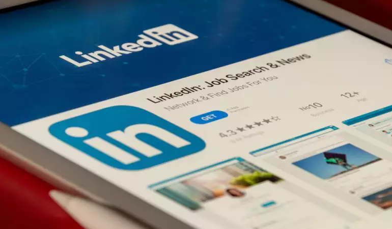 "LinkedIn" sued: illegally shared user data